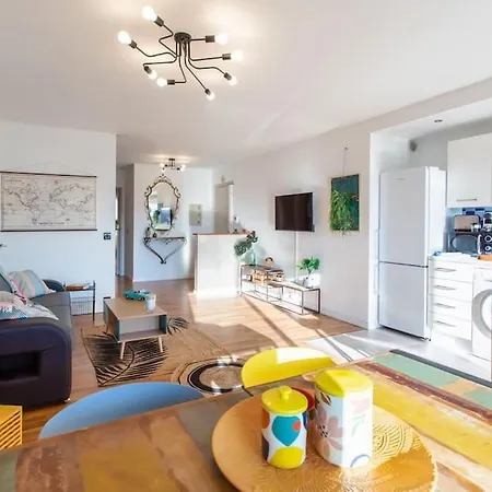 A10 - 1 Bdr Heart Of Juan Les Pins 5 Min Sea - Ac & Balconies Apartment